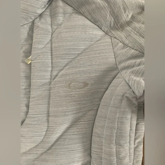 New Vintage Oakley Ski Jacket! Only worn maybe 3 times. - Picture 2 of 14